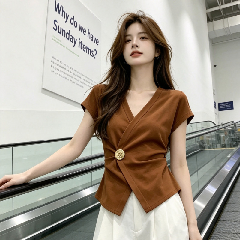 French-style V-neck short-sleeved t-shirt for women, new summer style, fashionable and chic, high-end design, slimming waist